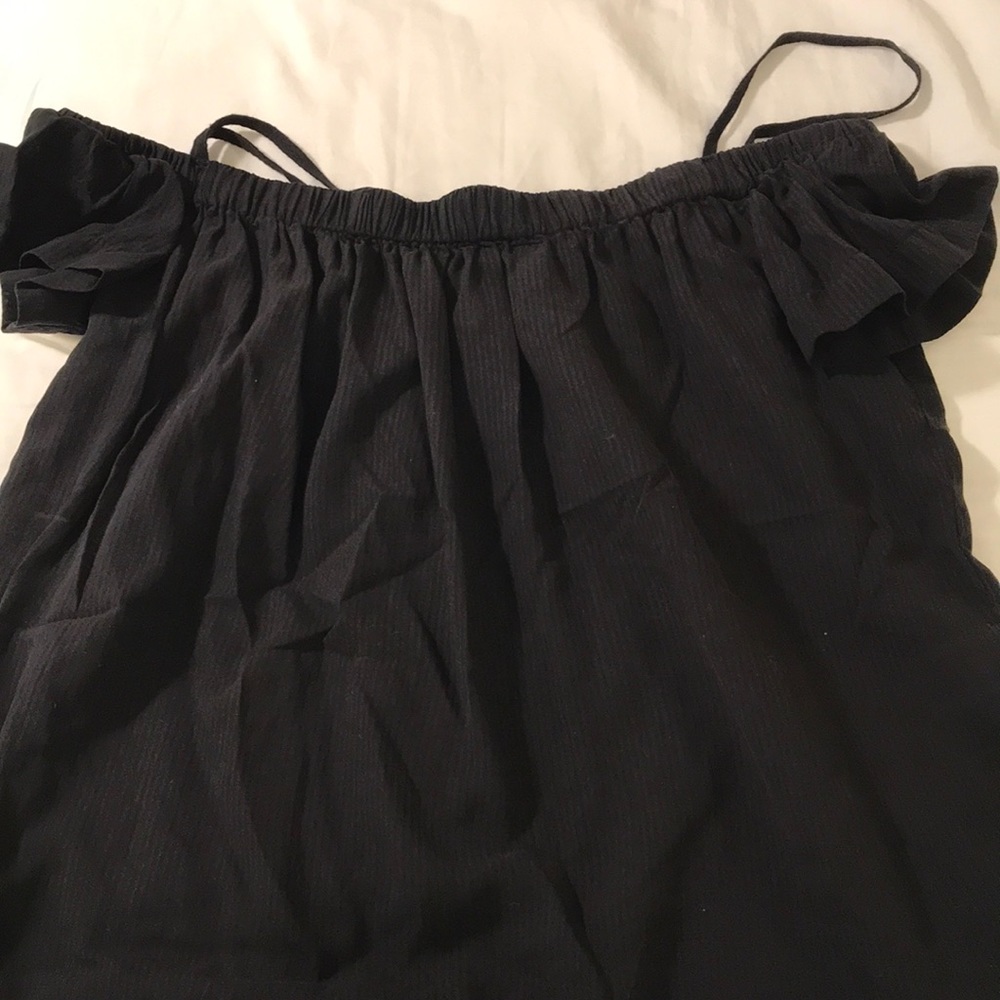 Cloth and stone off the shoulder black top